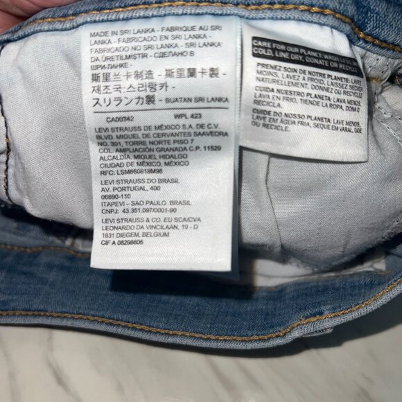 Levi's Women's Denim Bermuda Shorts Size 26 - Picture 9 of 9